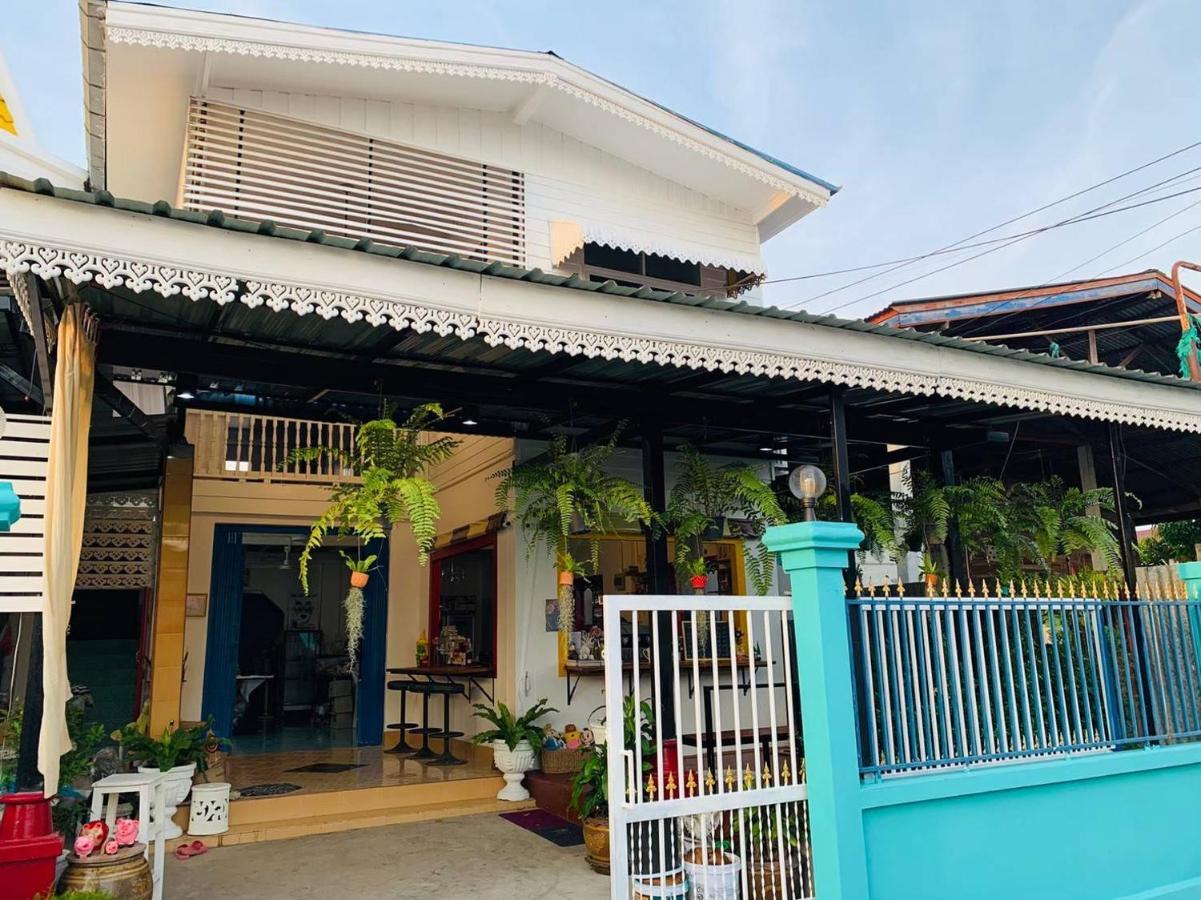 Baan Mae Somkid Homestay Sukhothai Bagian luar foto